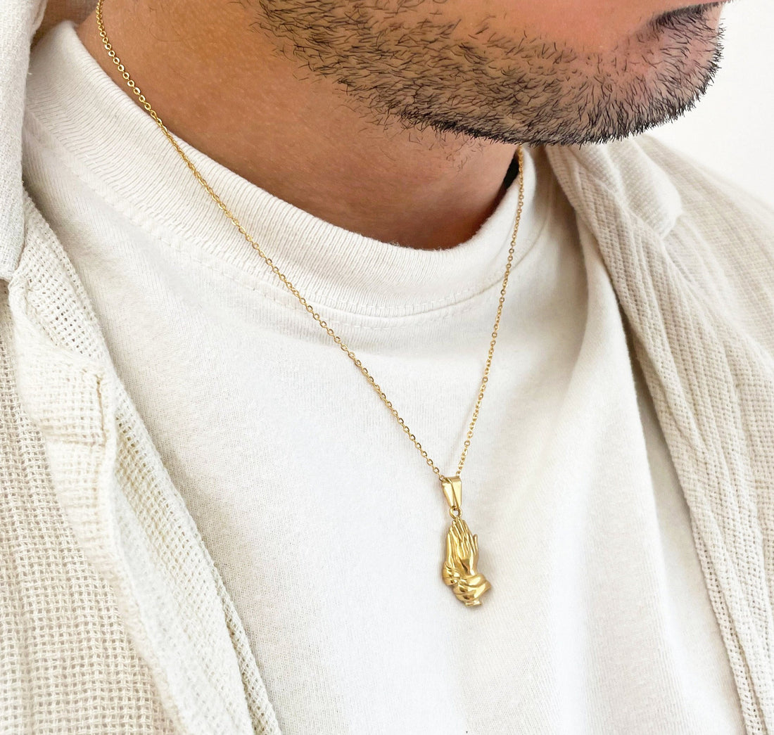 gold-prayer-hands-pendant-necklae-mens-waterproof-jewelry 