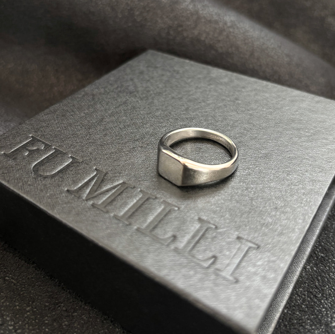 SILVER SQUARE SIGNET RING